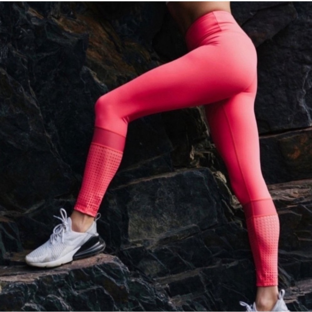 Zyia Active Light and Tight Sunset Chill Pink Leggings size 6-8 mesh